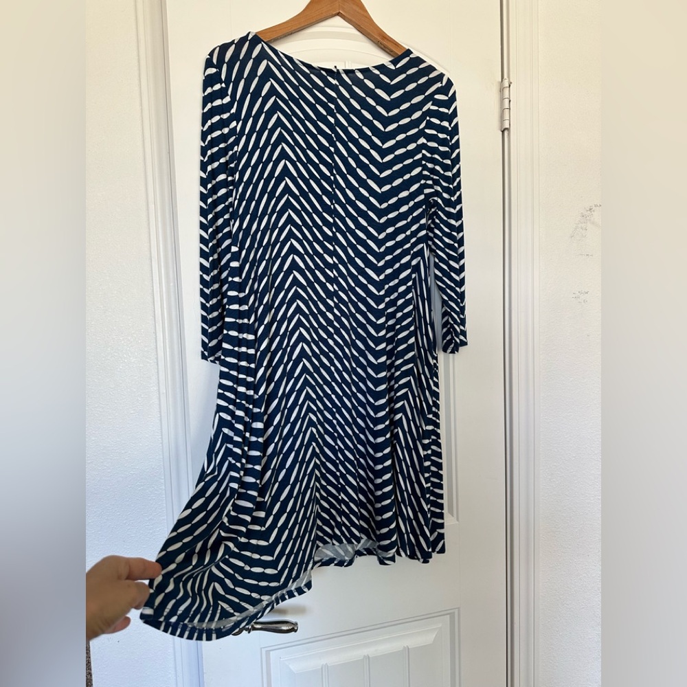 NWT🌺-Hourglass Lilly 3/4 sleeve midi dress w/ pockets